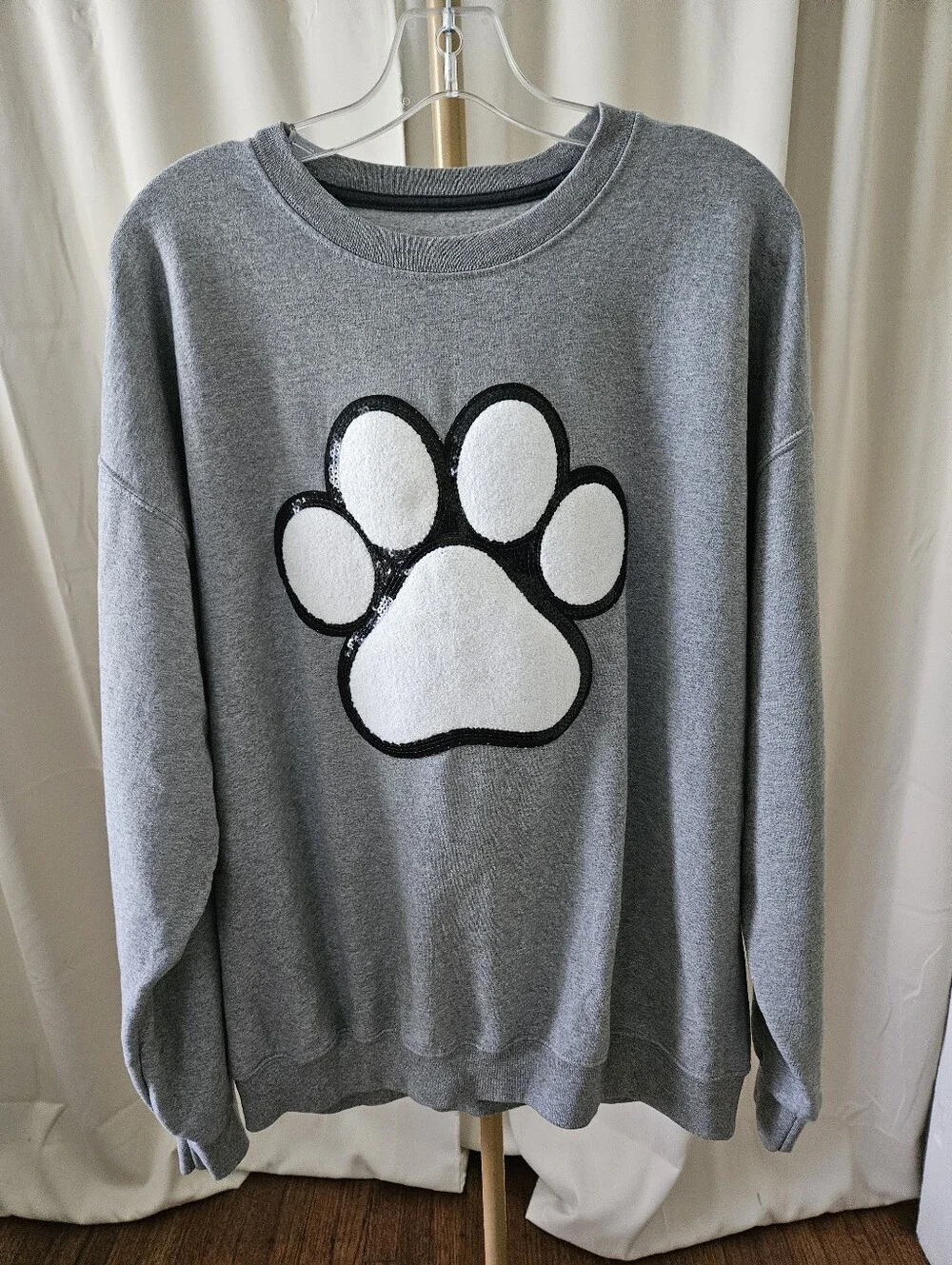 Athletic Gray Sequin Paw Print Sweatshirt Size XL - Picture 2 of 5